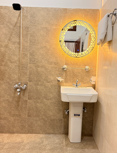 Little Opus Lobby Bar in Manhattan | The Decent Luxury Guest House